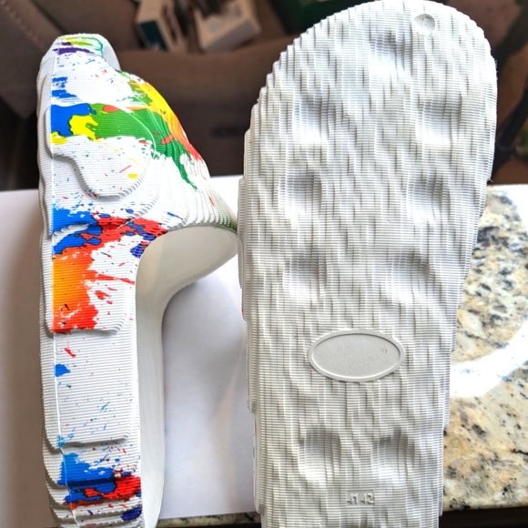 Slides - Unisex Colorful Rainbow Slides-  Men 8/9 or Women 9/10- EUC - Picture 6 of 6